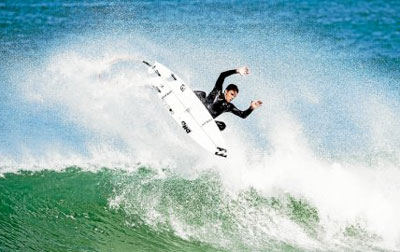 Justin Becret surfing